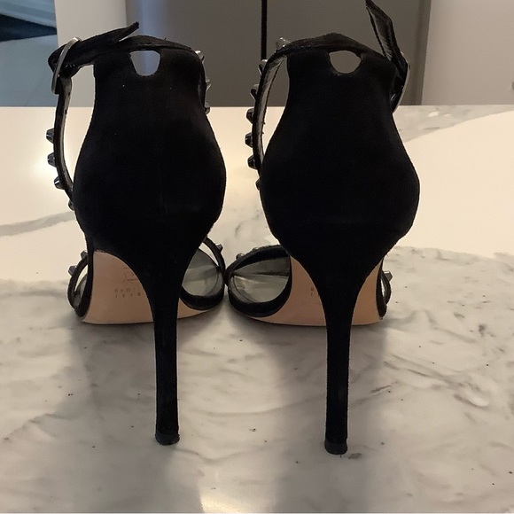 Classic Stuart Weitzman heels. - Picture 2 of 5